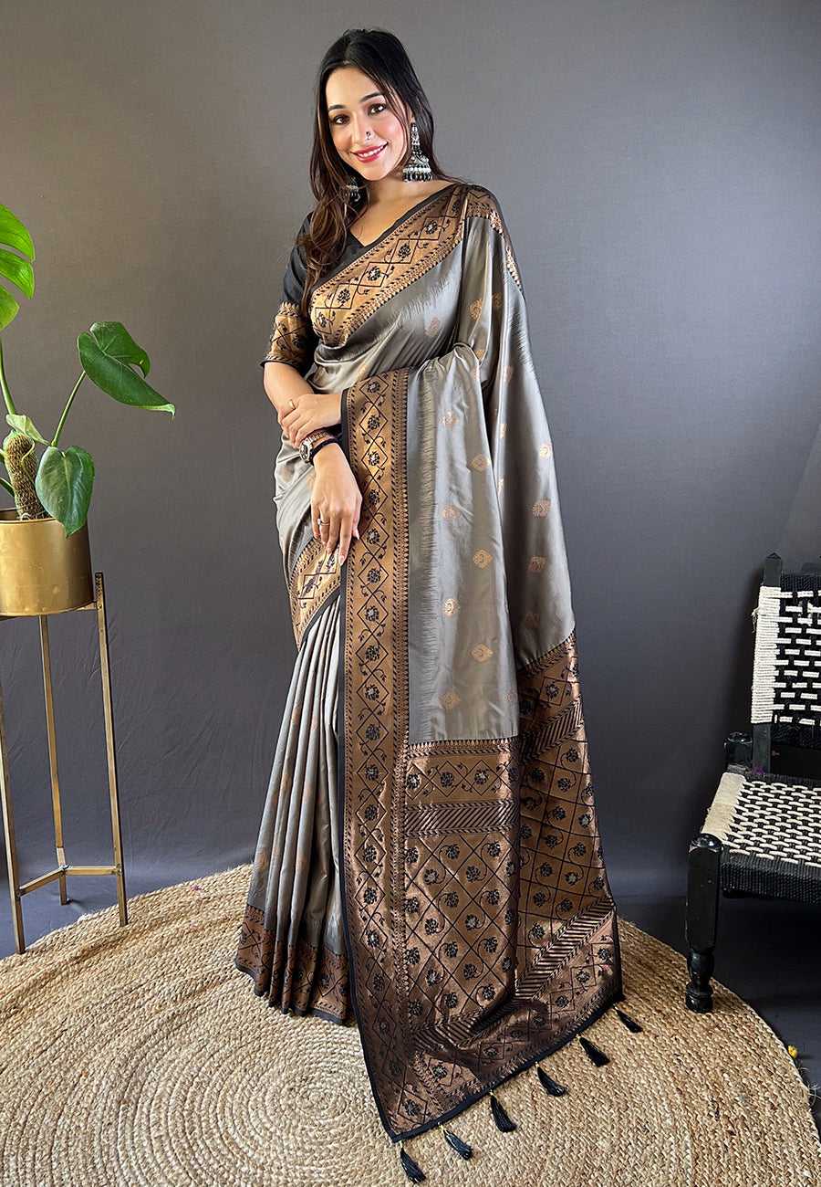 Pure Soft Silk Floral Zari Woven Saree with Contrast Border