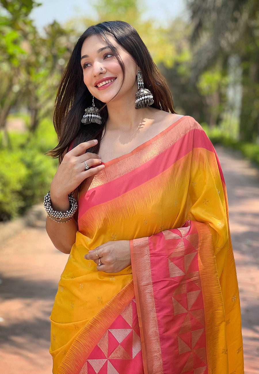 Soft Silk Floral Border Contrast Zari Woven Saree