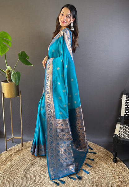 Pure Soft Silk Floral Zari Woven Saree with Contrast Border