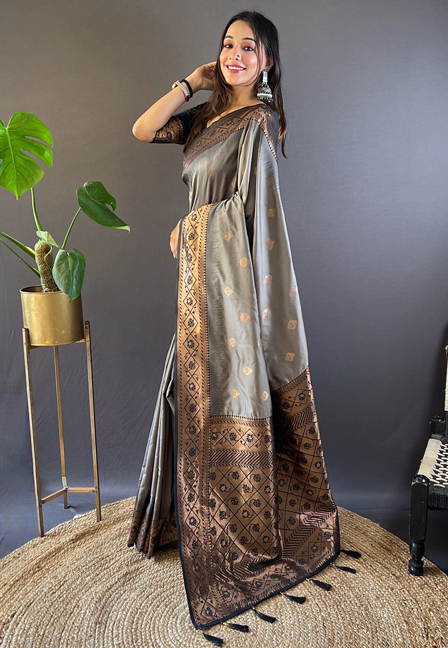Pure Soft Silk Floral Zari Woven Saree with Contrast Border