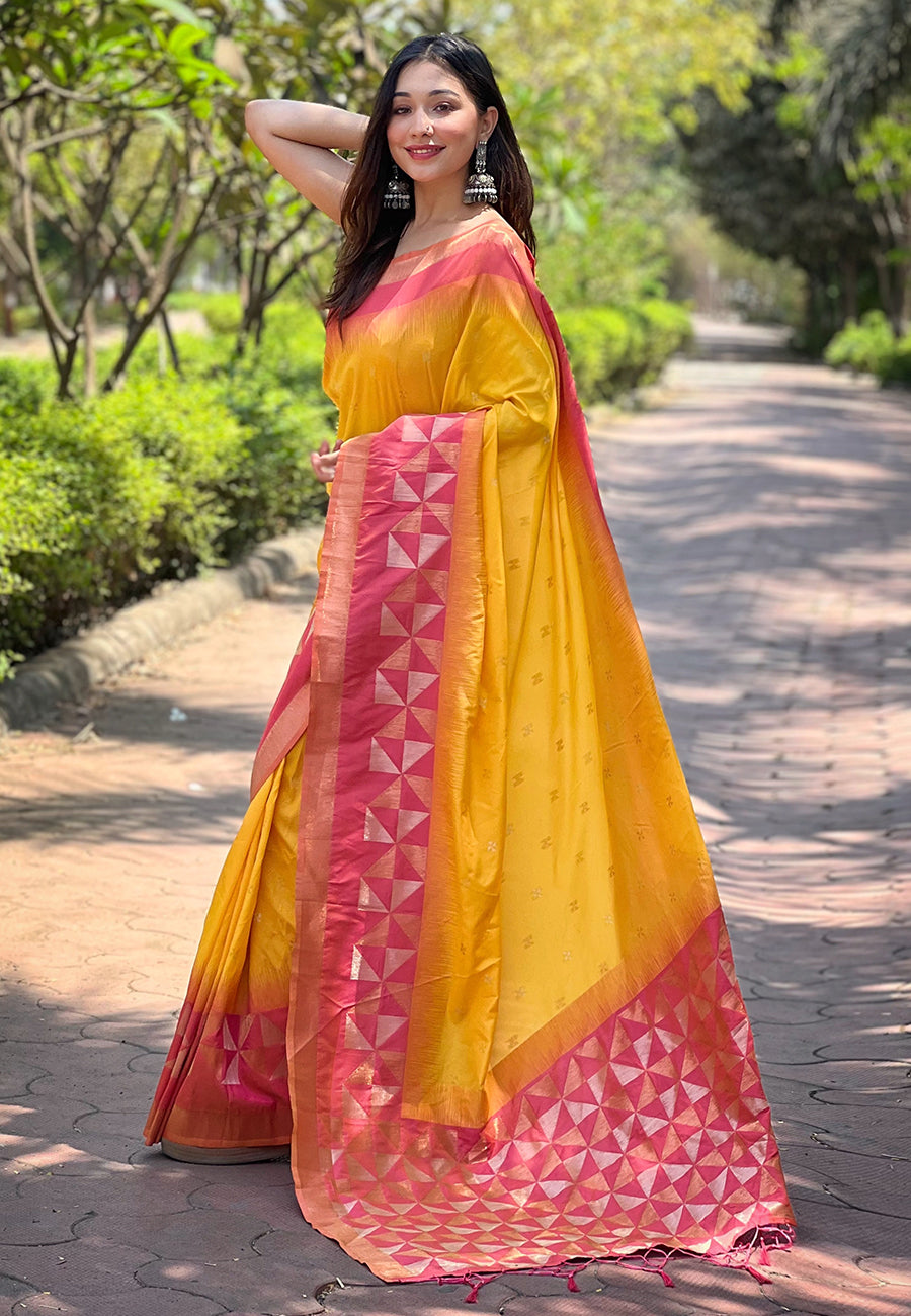 Soft Silk Floral Border Contrast Zari Woven Saree