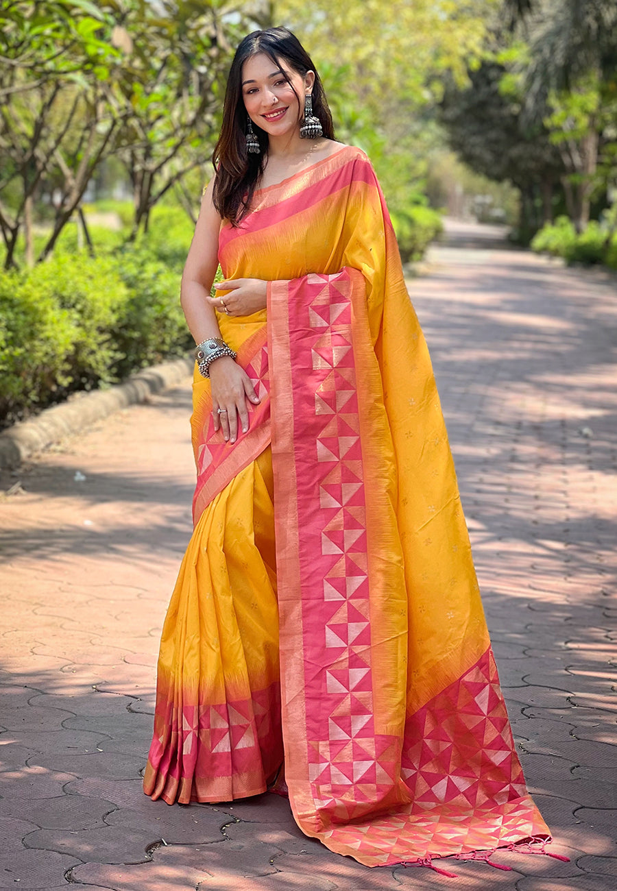 Soft Silk Floral Border Contrast Zari Woven Saree